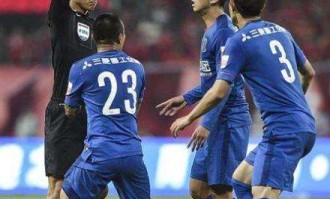  里昂主席公开批评裁判判罚引发舆论风波  