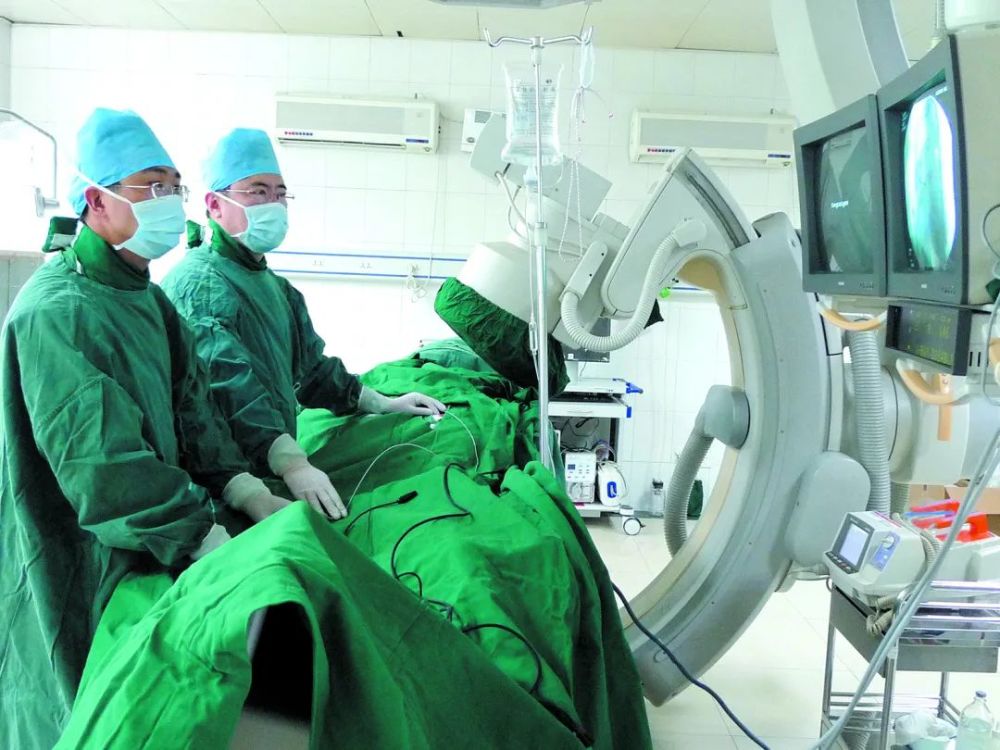 15, 老鹰状元郎膝盖手术赛季报销  